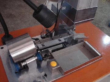 銀觸點(diǎn)半自動鉚接機(jī)